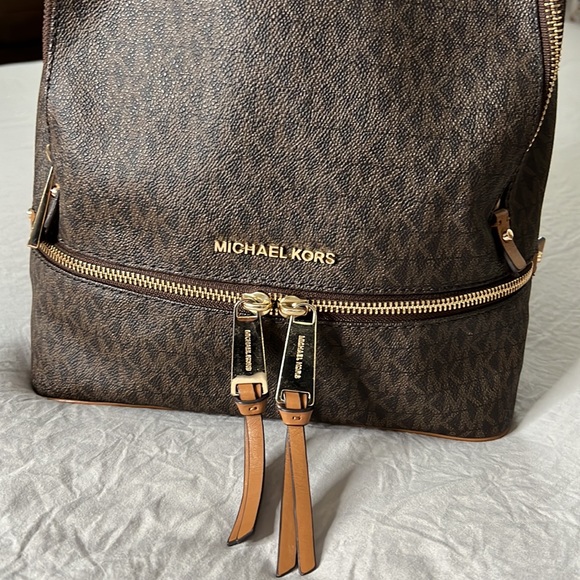 Michael kors backpack - Picture 2 of 4